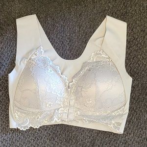 NIB Front Closure Comfort Bra